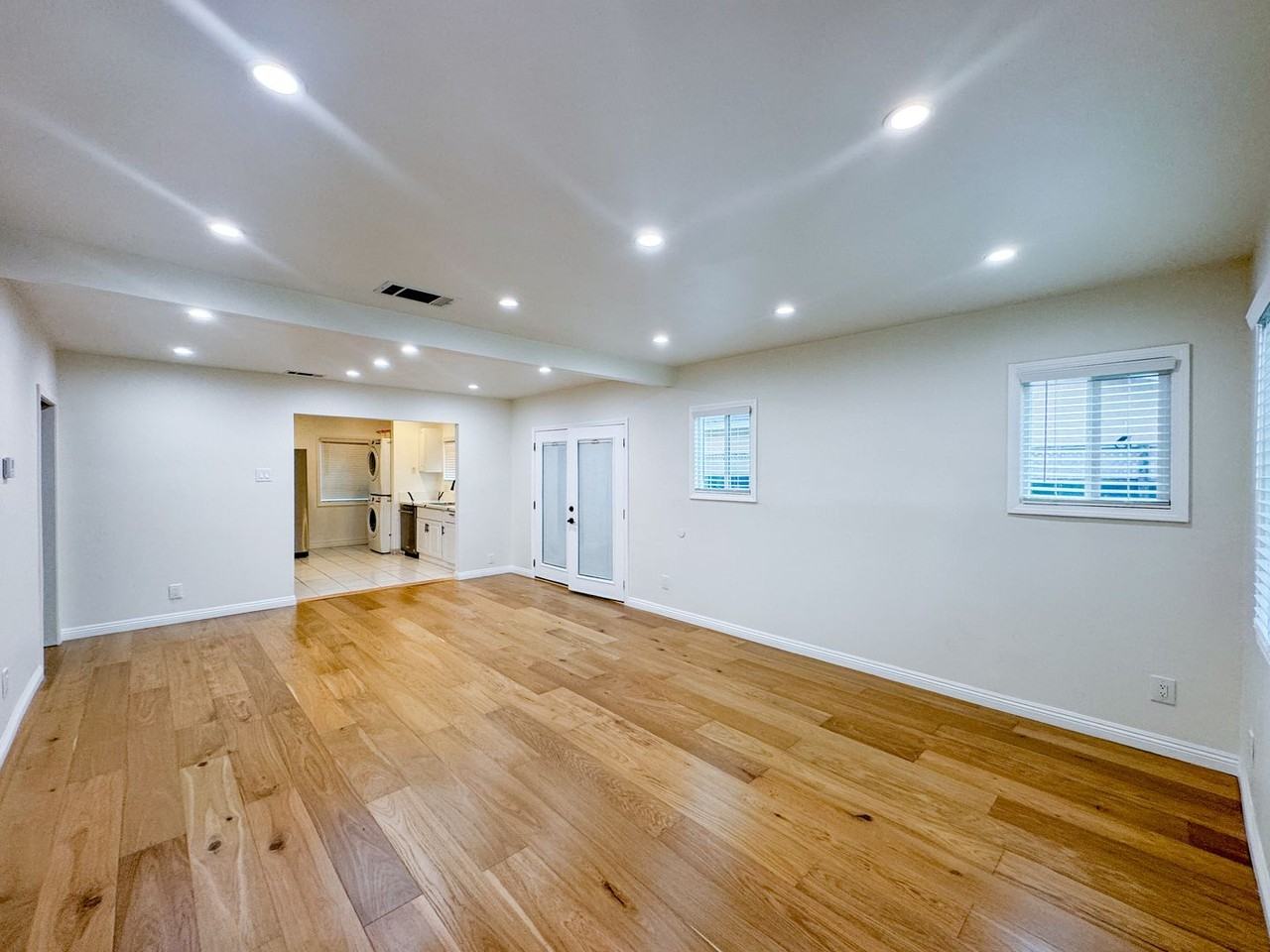 2210 S Mansfield Ave - Photo 2 of 13