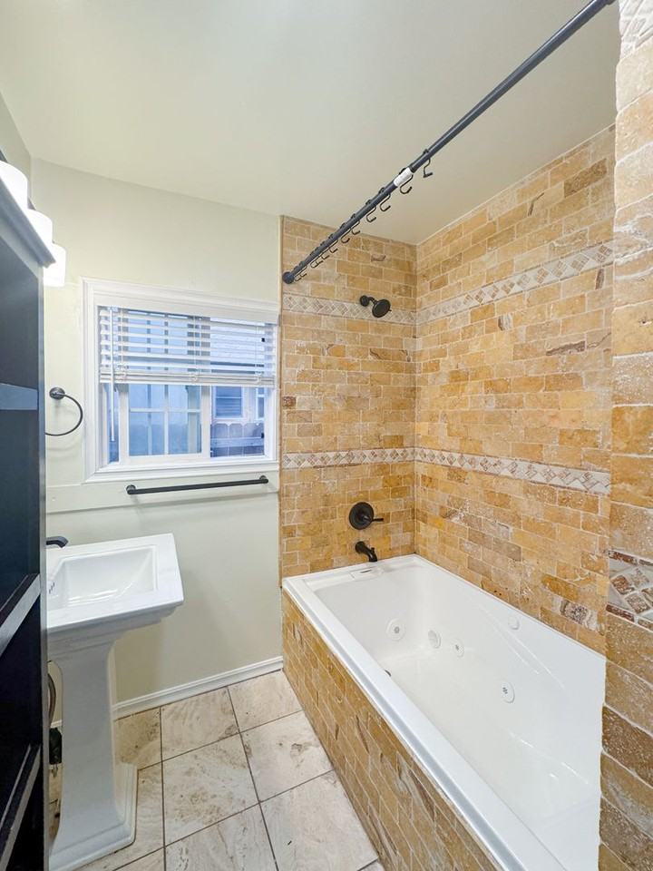 2210 S Mansfield Ave - Photo 7 of 13