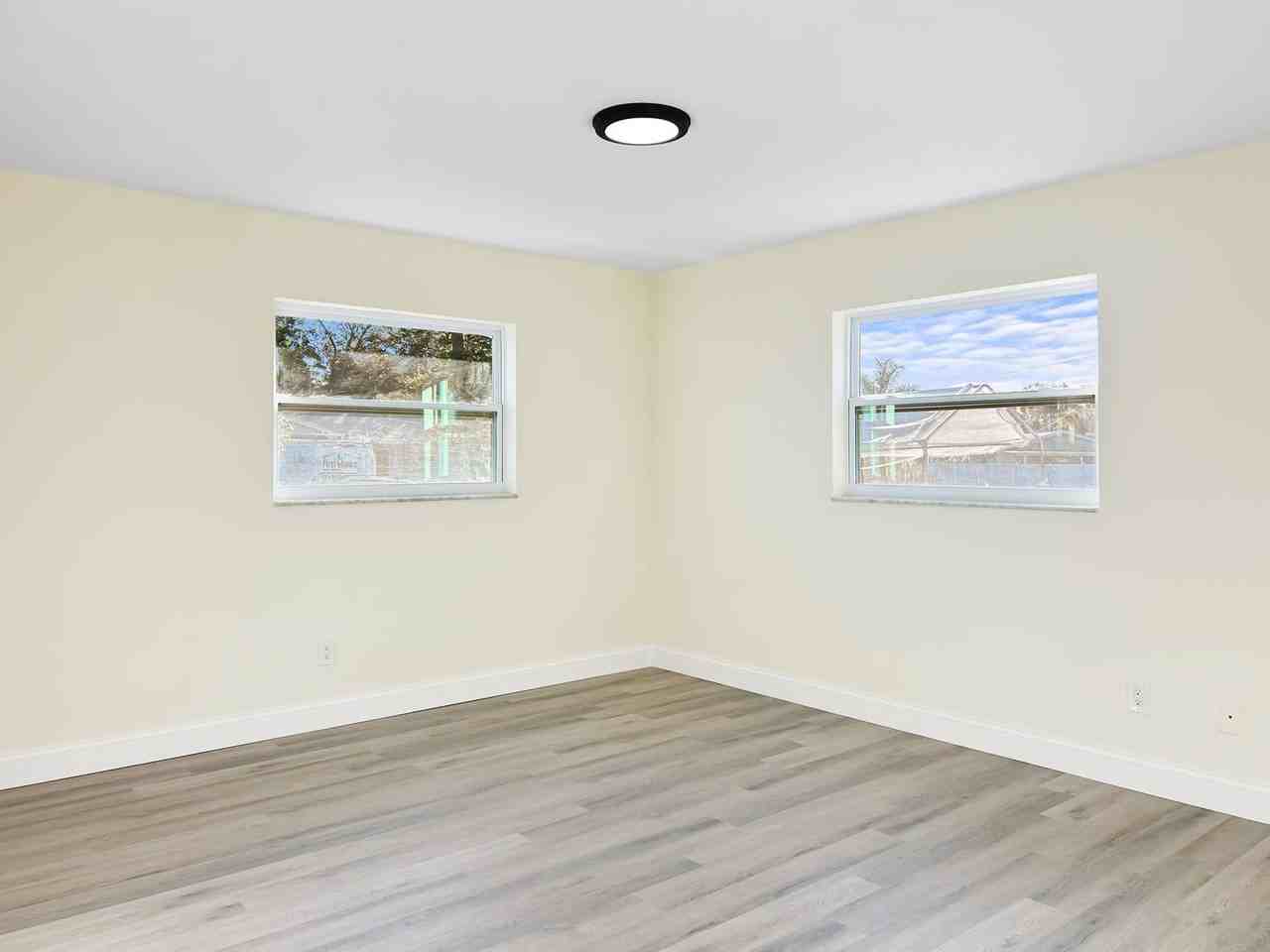 9814 110th Ln - Photo 6 of 19