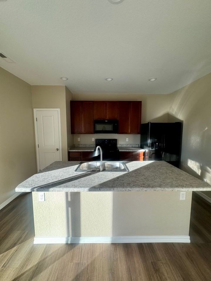 7940 Dry Willow Way - Photo 7 of 34