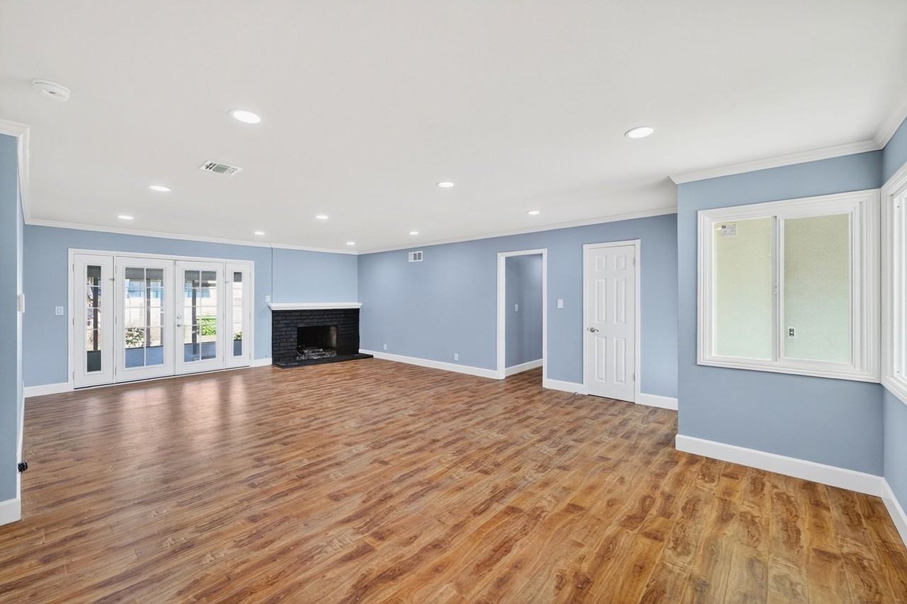 445 E Hoover Ave - Photo 5 of 17