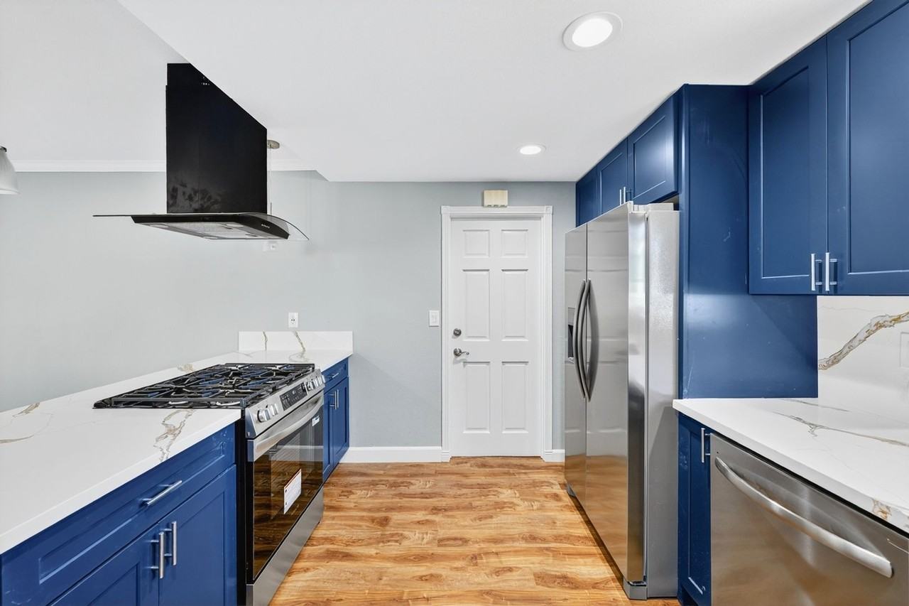 2381 N Bellflower Blvd - Photo 2 of 9