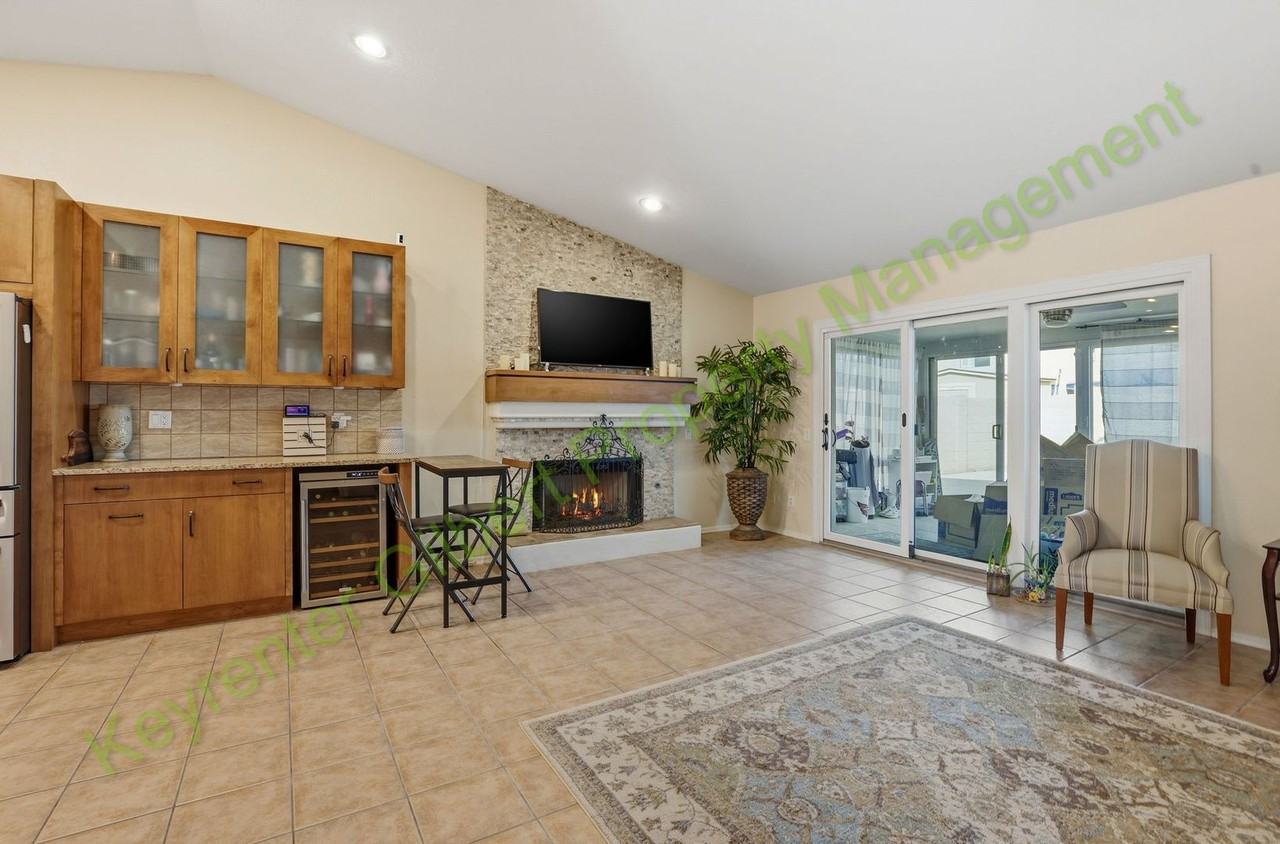 5450 W Saragosa St - Photo 5 of 40