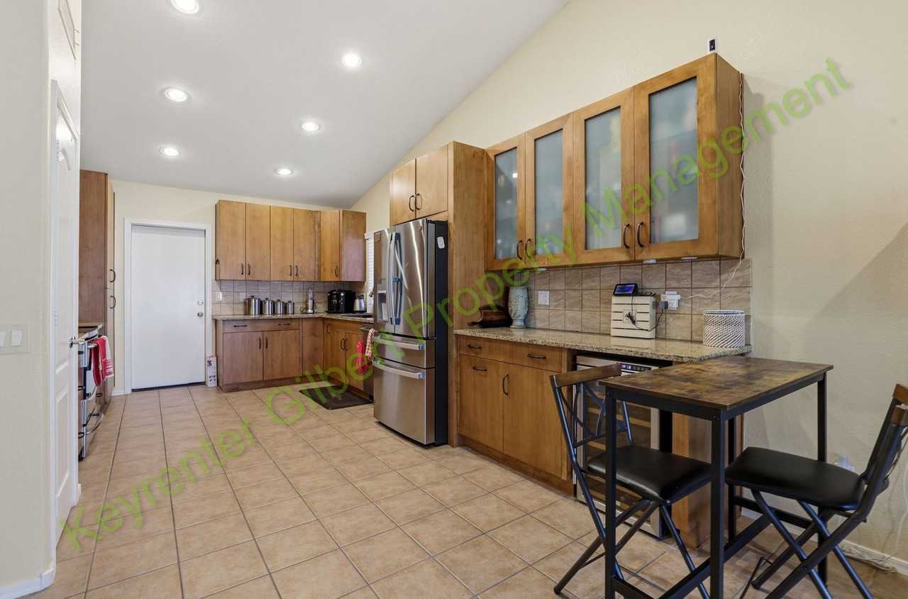 5450 W Saragosa St - Photo 6 of 40