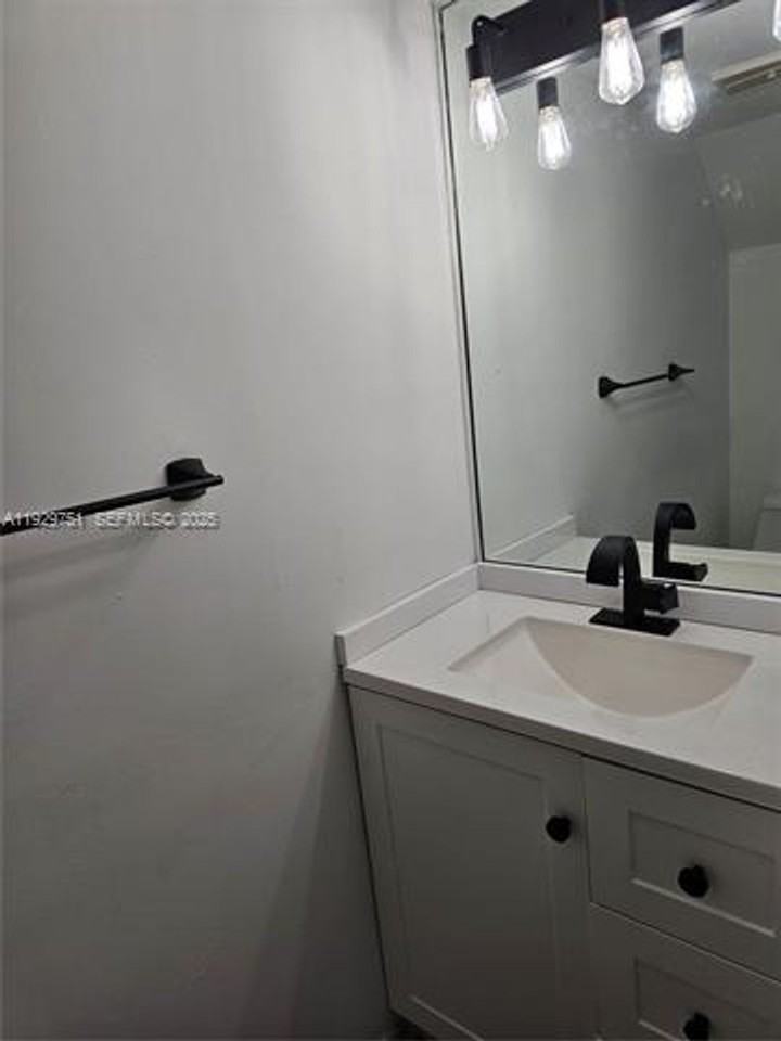 10142 10142 SW 77th Ct TH 10142 - Photo 2 of 12