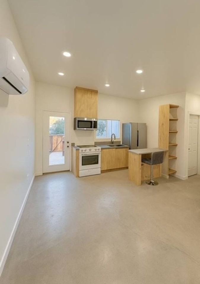 3281 Rockview Pl - Photo 2 of 7