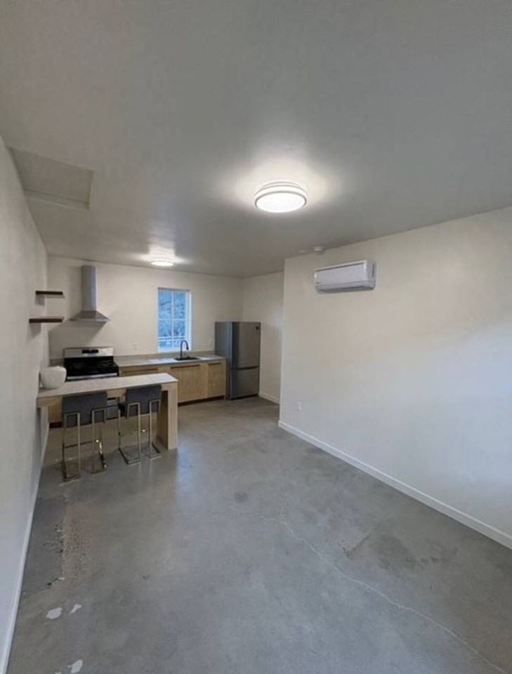 3291 Rockview Pl - Photo 3 of 6