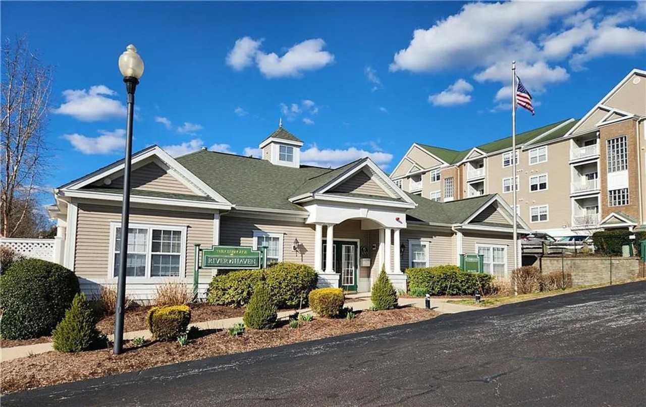 98 Mill St - Photo 2 of 25