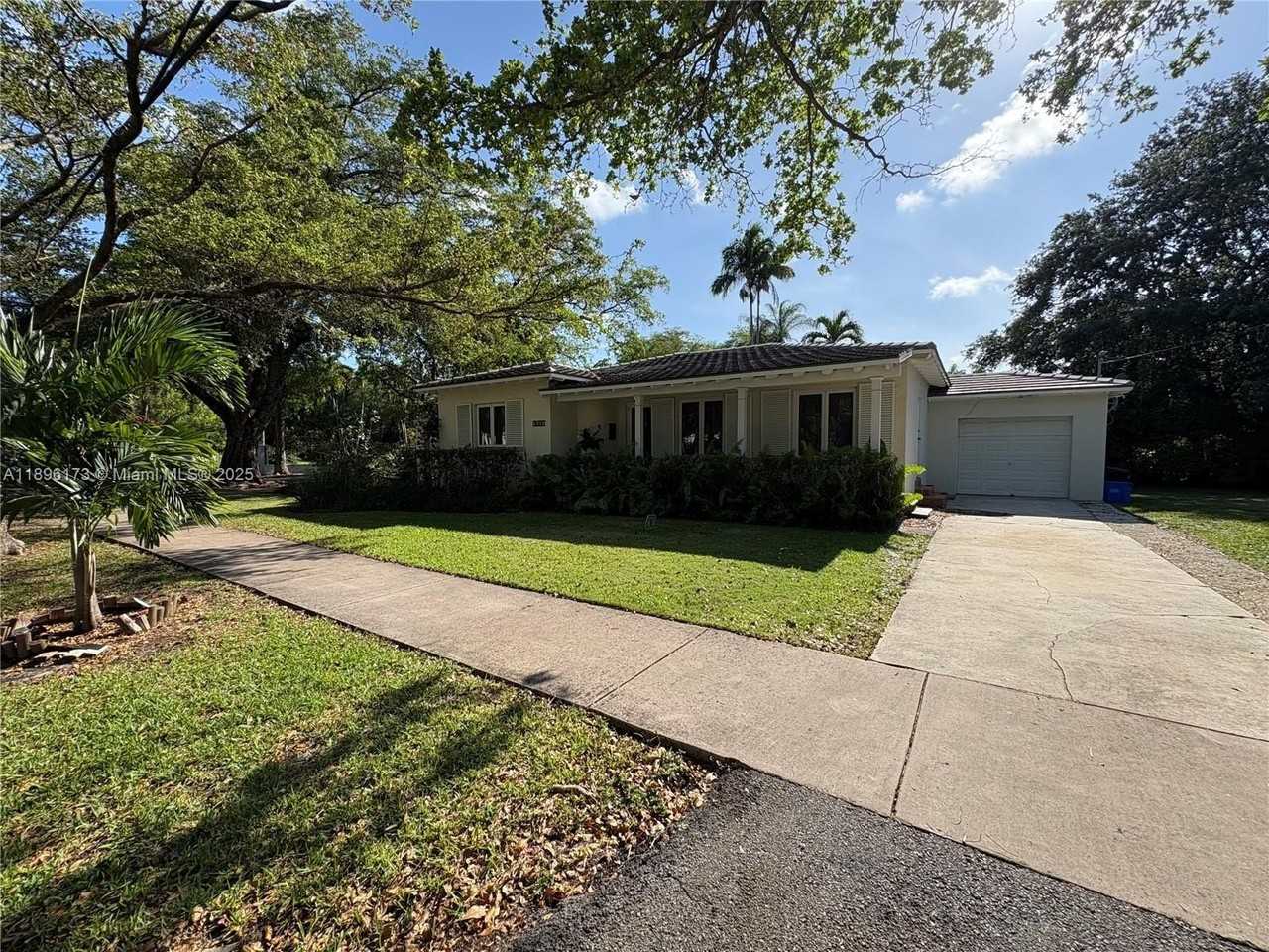 1710 Segovia St - Photo 2 of 30