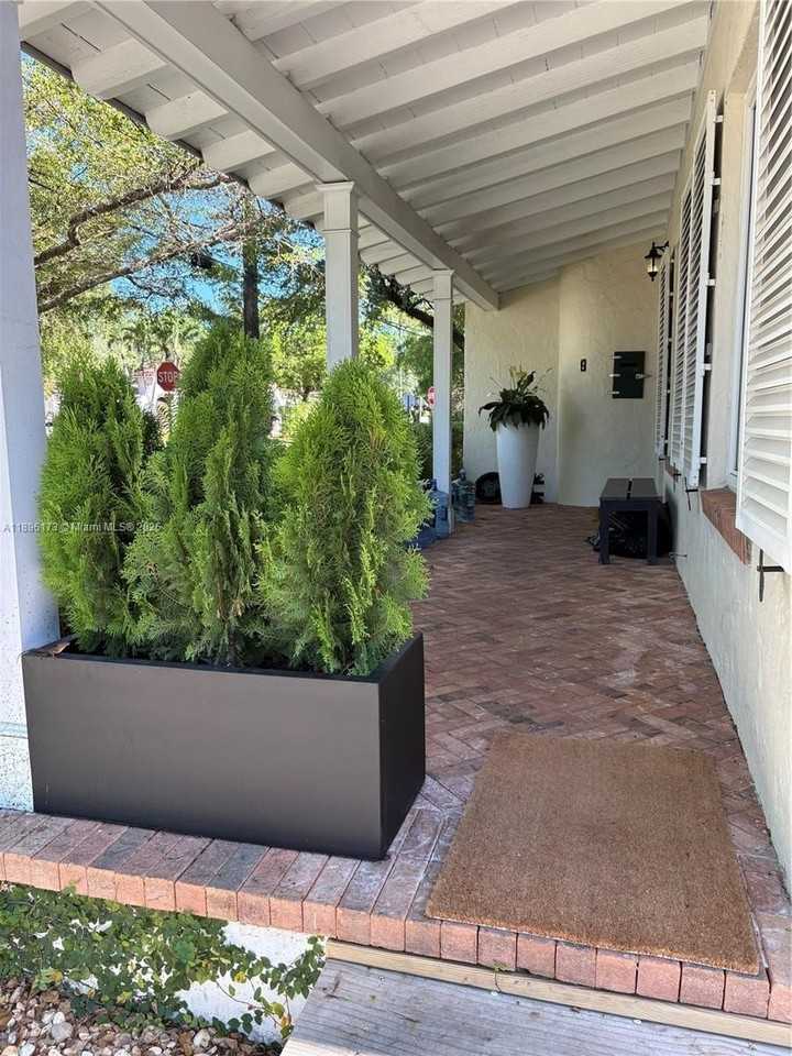 1710 Segovia St - Photo 3 of 30