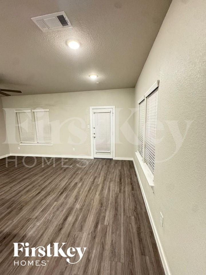 18338 W Centro Cir - Photo 2 of 11