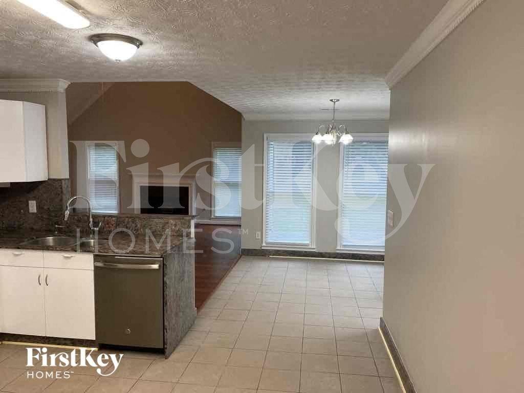 1020 Forest Hills Dr Se - Photo 3 of 22