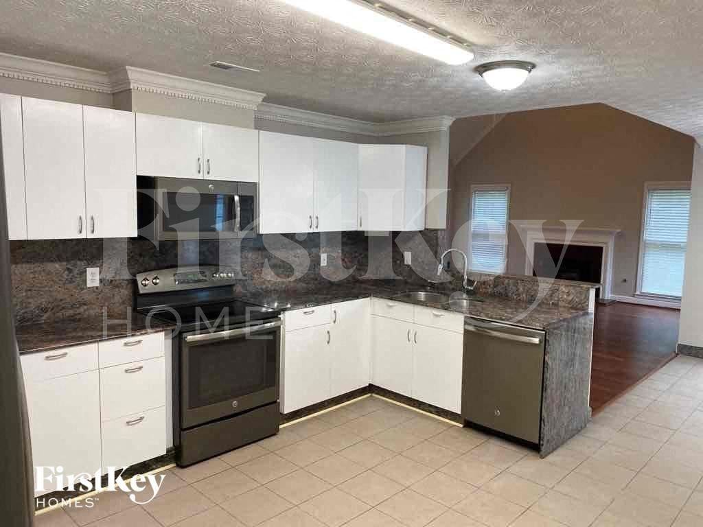 1020 Forest Hills Dr Se - Photo 4 of 22