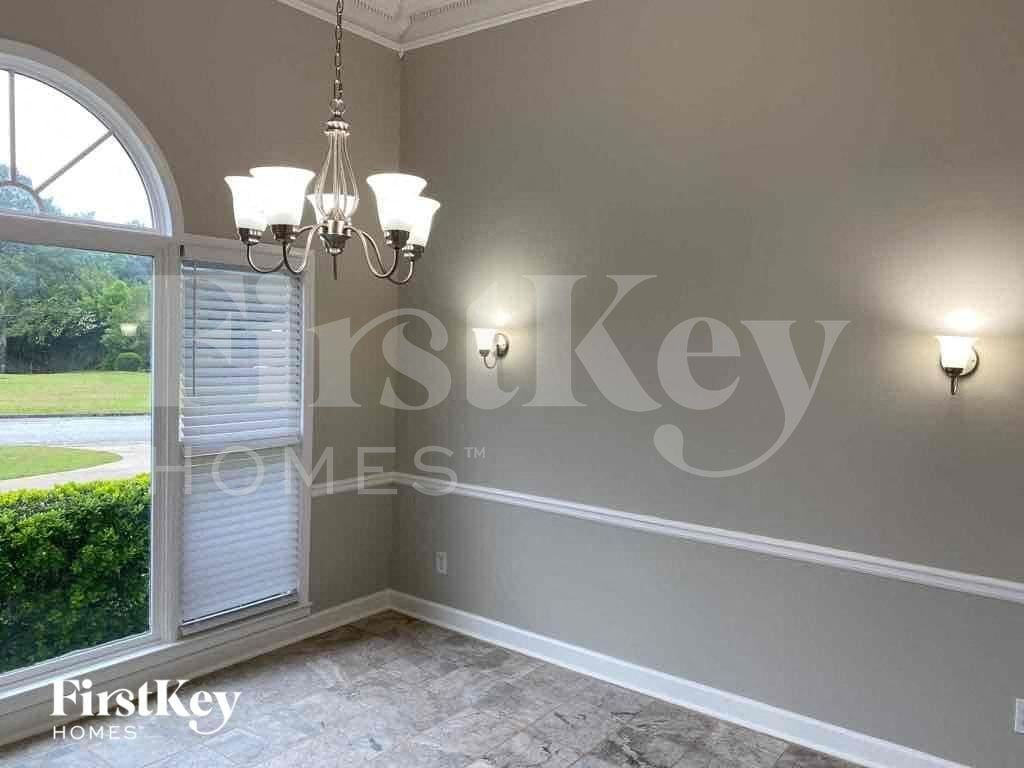 1020 Forest Hills Dr Se - Photo 5 of 22