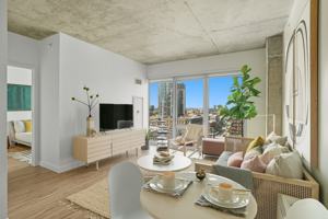 featured image of 165 N Desplaines St #1-1