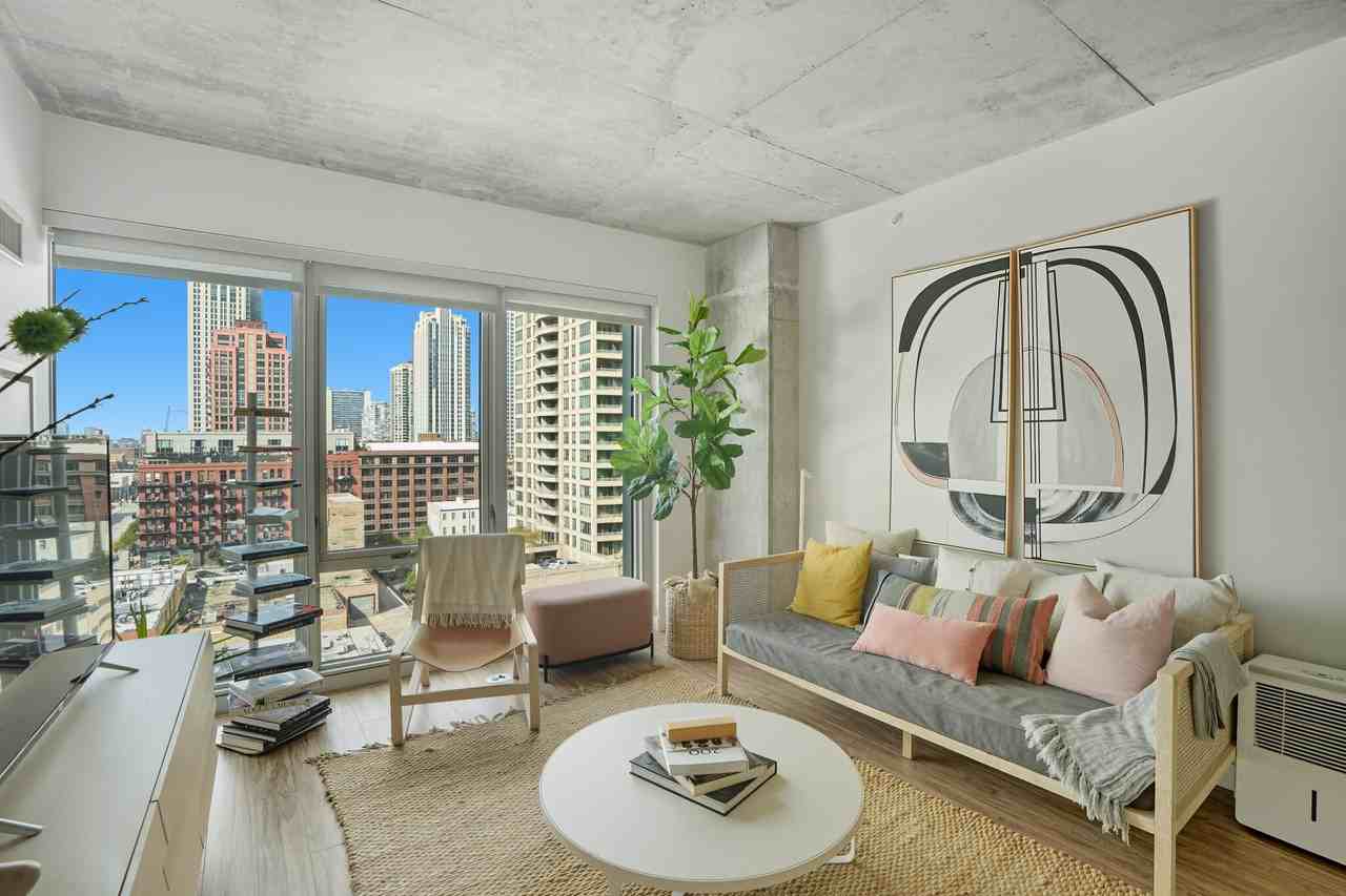 165 N Desplaines St #1-1 - Photo 2 of 35