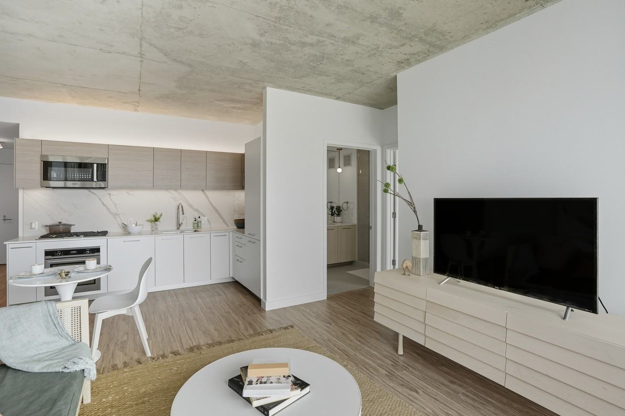 165 N Desplaines St #1-1 - Photo 5 of 35