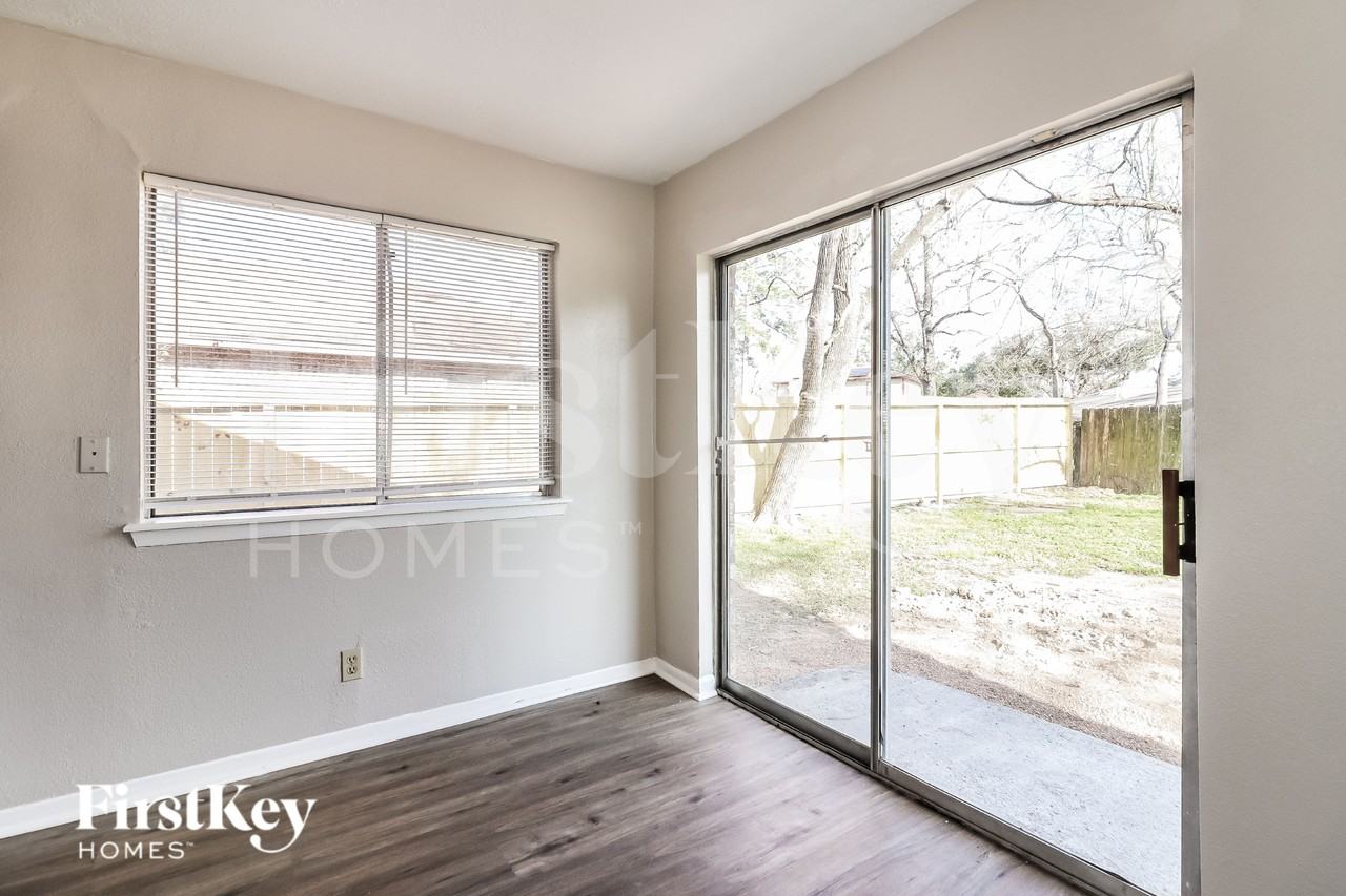 2606 N Spring Dr - Photo 5 of 16