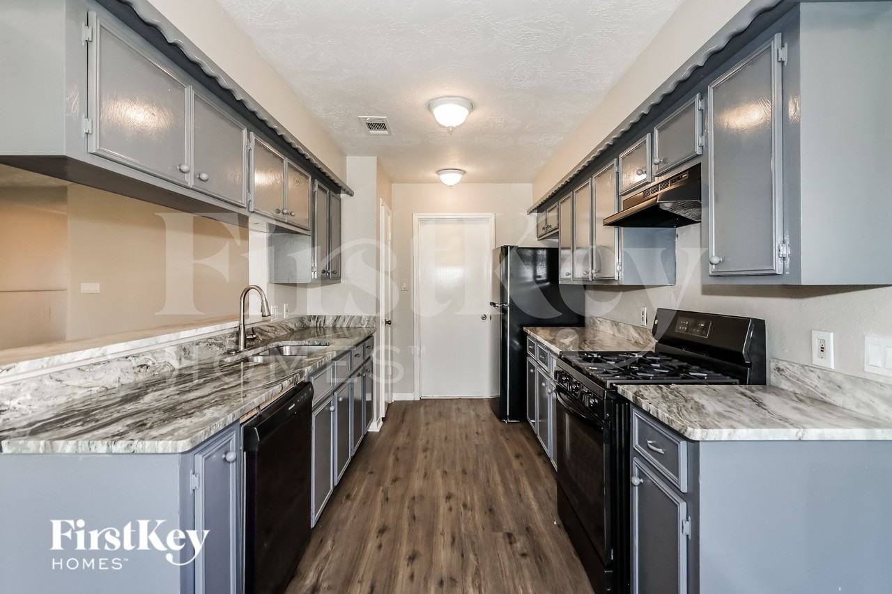 2606 N Spring Dr - Photo 6 of 16