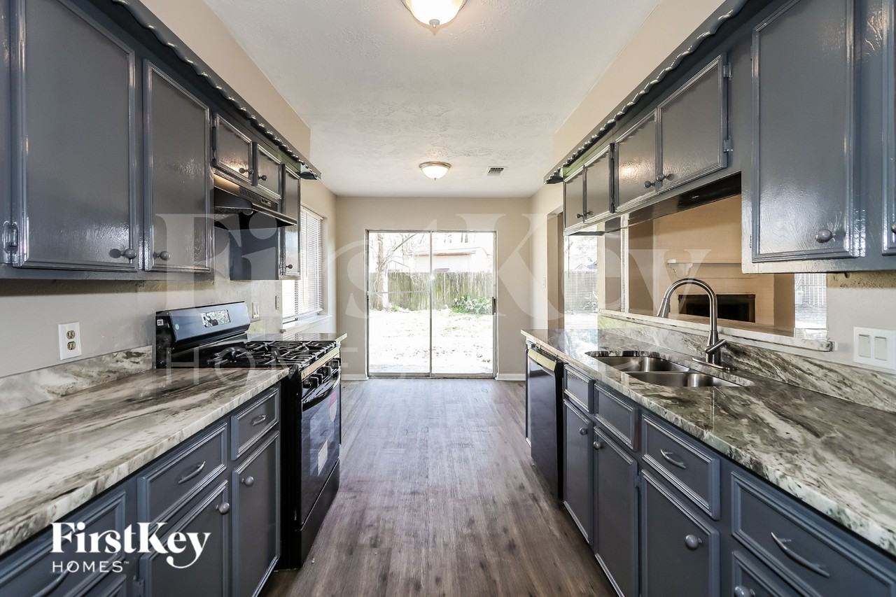 2606 N Spring Dr - Photo 7 of 16