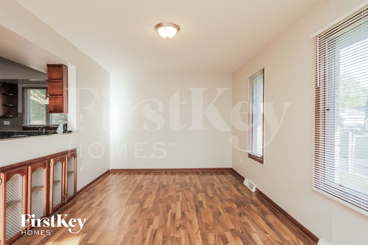 18519 Carriage Ln - Photo 5 of 16