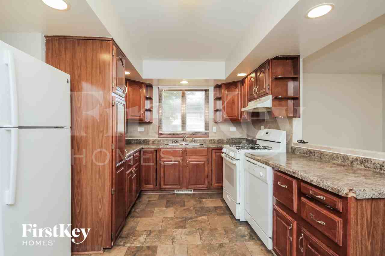 18519 Carriage Ln - Photo 6 of 16