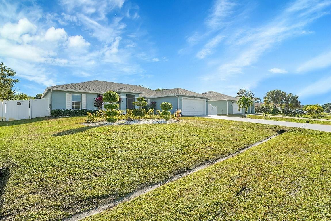 226 Sw Starfish Ave - Photo 2 of 34