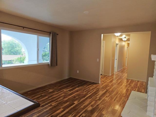 1505 Surrey Ct - Photo 7 of 19