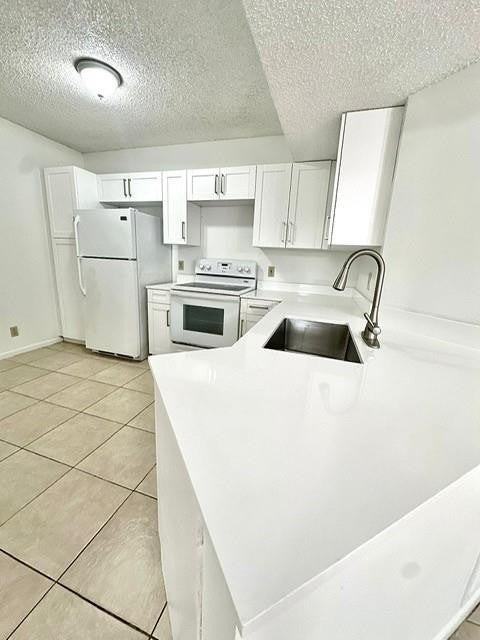 9033 Wiles Rd - Photo 3 of 12