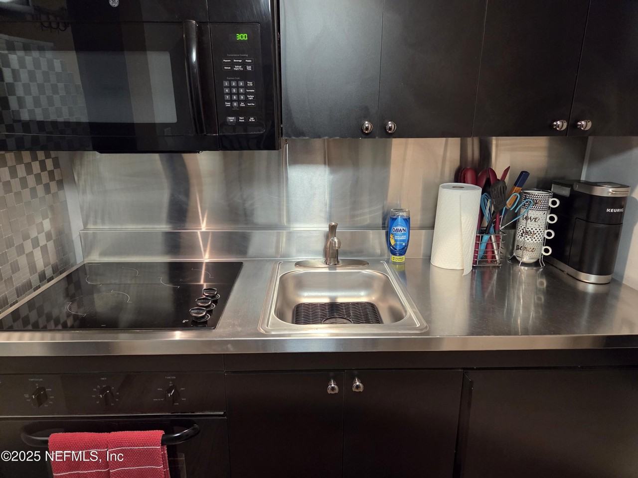 1811 Eastern Dr - Photo 4 of 6