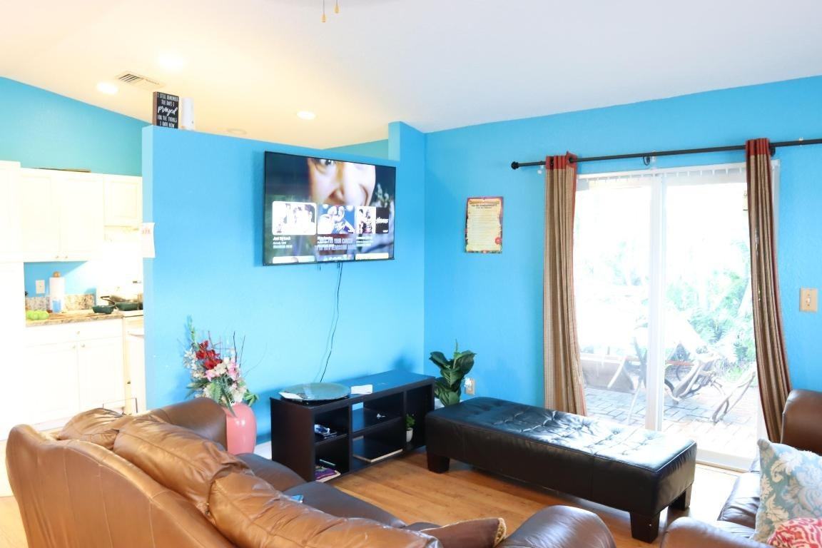 2122 E E Ridge Cir E Circle E - Photo 4 of 18