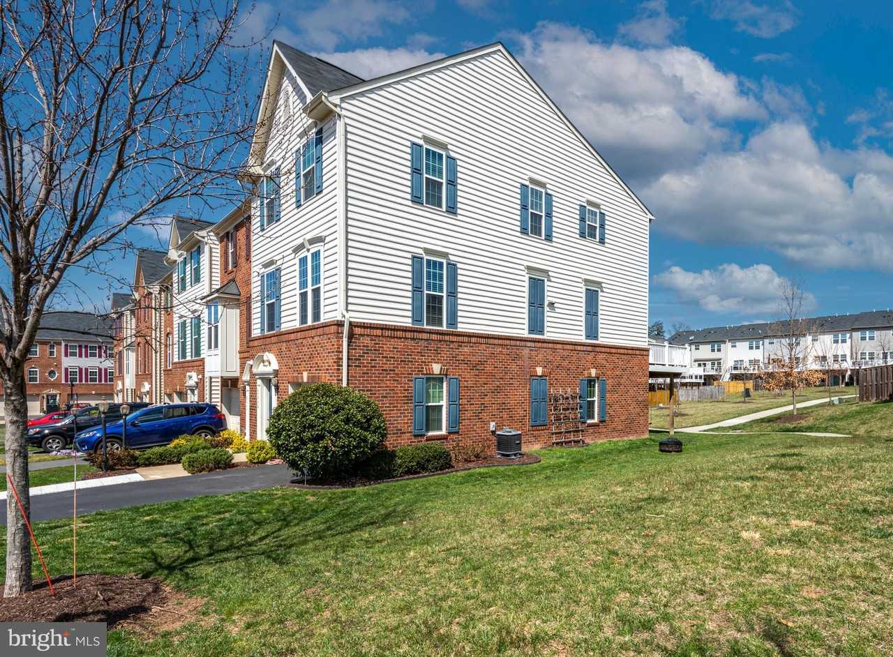 45946 Grammercy Ter - Photo 2 of 30