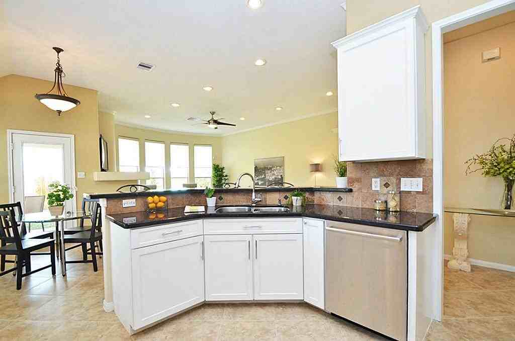 1103 Parkhaven Ln - Photo 5 of 34