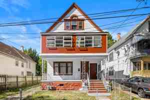 featured image of 166 Grey St