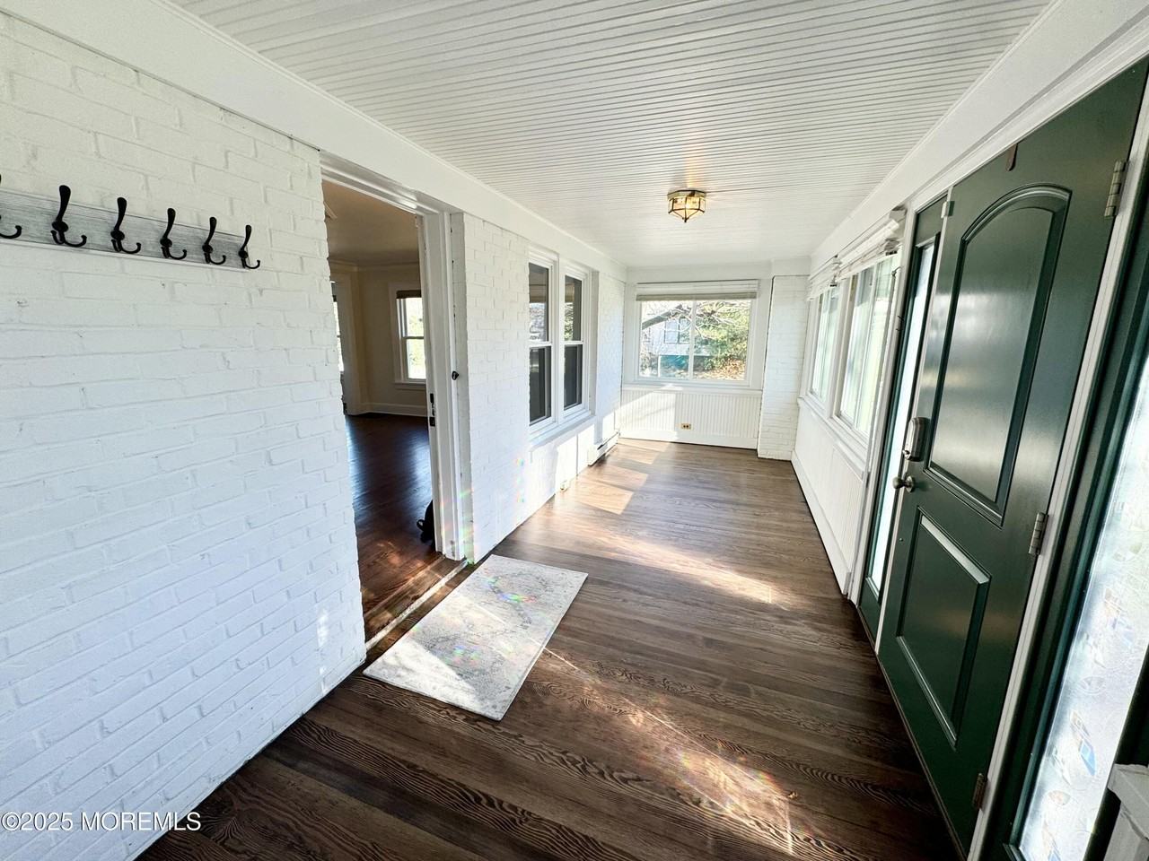 208 E Bergen Pl - Photo 3 of 25