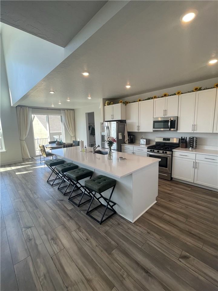 1043 N Cambridge Way - Photo 2 of 18