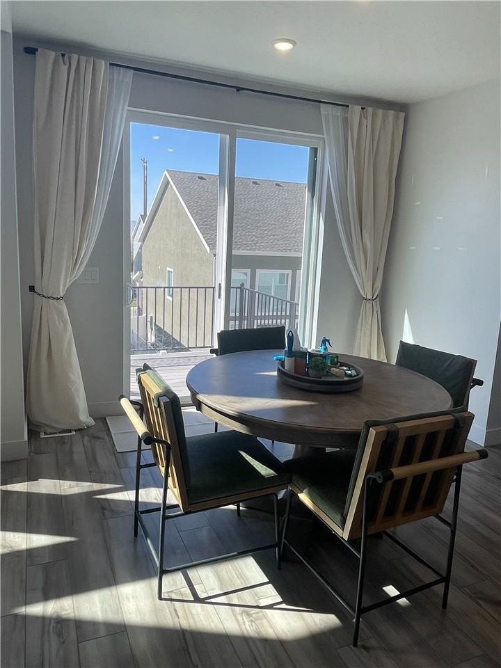 1043 N Cambridge Way - Photo 4 of 18