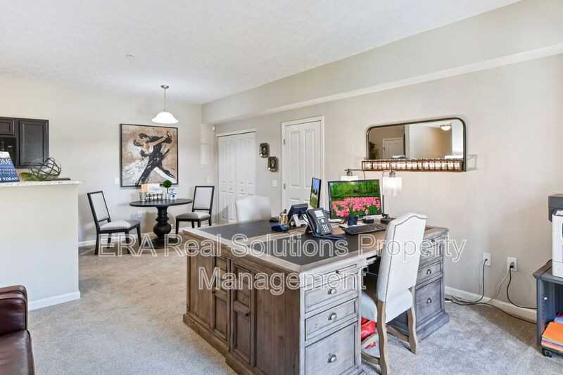 1581 Gilmore Park Ave - Photo 3 of 14