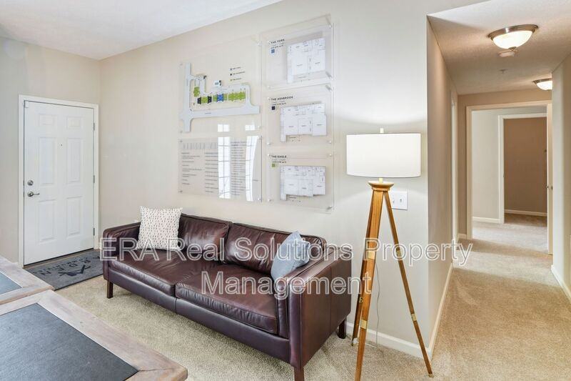 1581 Gilmore Park Ave - Photo 4 of 14