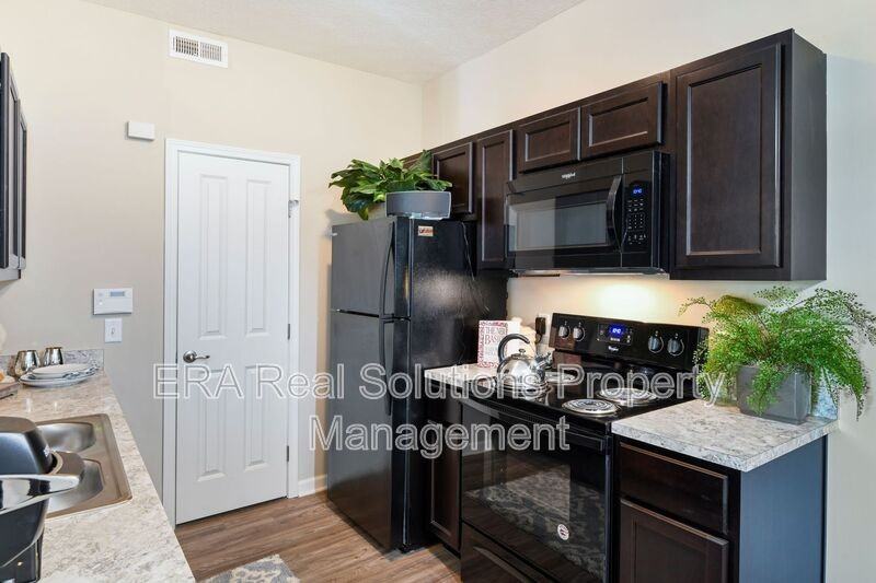 1581 Gilmore Park Ave - Photo 6 of 14