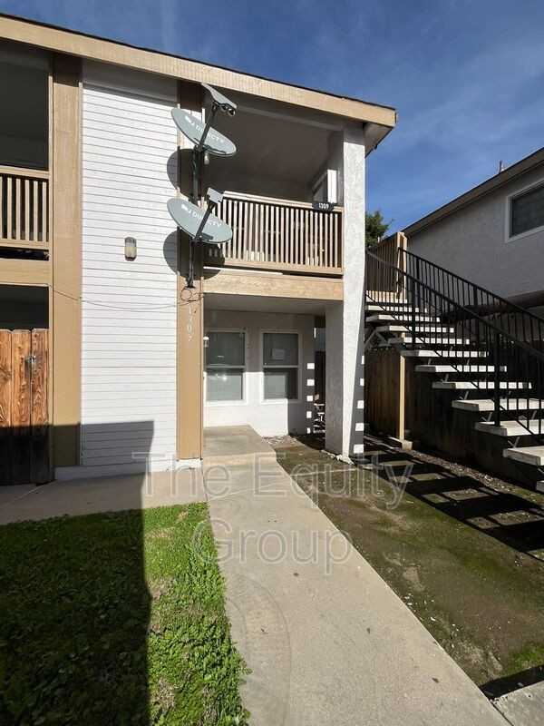 1307 S Court St - Photo 2 of 19