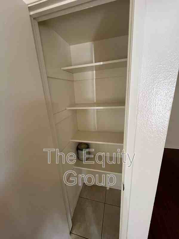 1307 S Court St - Photo 4 of 19