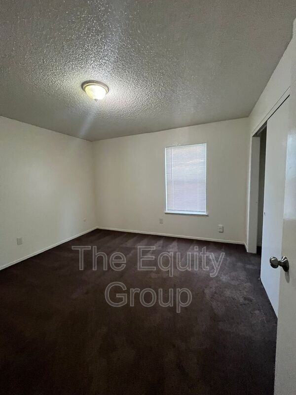 1307 S Court St - Photo 7 of 19