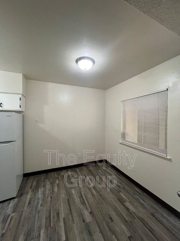 1438 W Elowin Ave - Photo 3 of 15