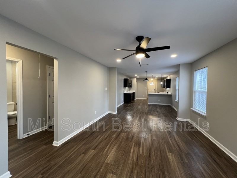 1092 James St - Photo 4 of 15