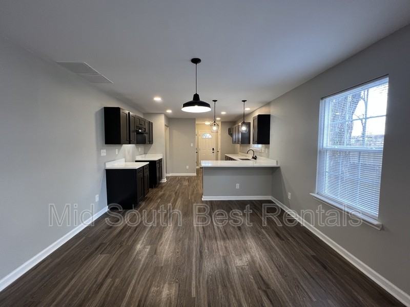 1092 James St - Photo 5 of 15