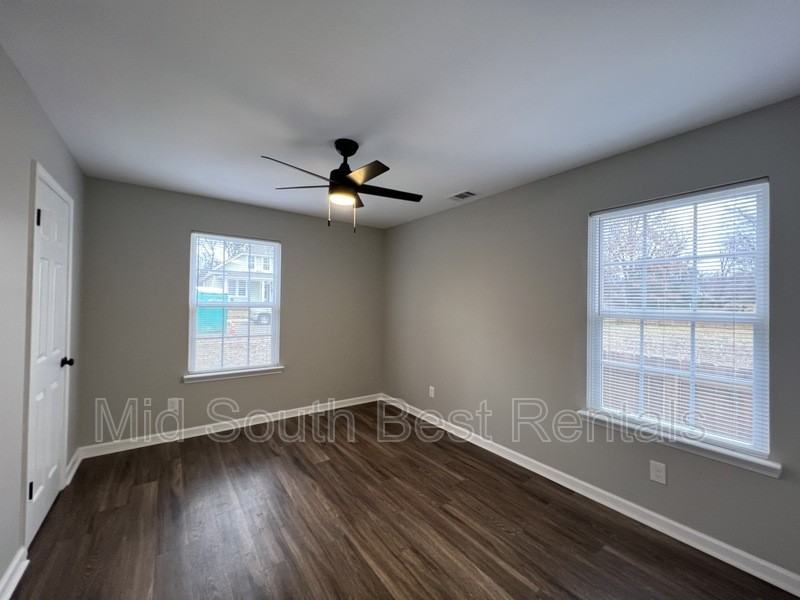 1092 James St - Photo 7 of 15