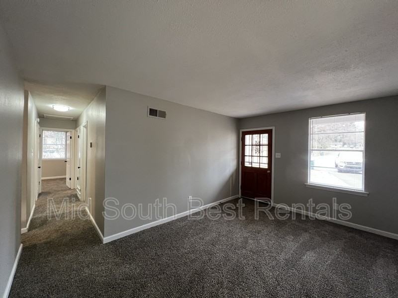 4792 Bluff Wood Cv - Photo 3 of 13