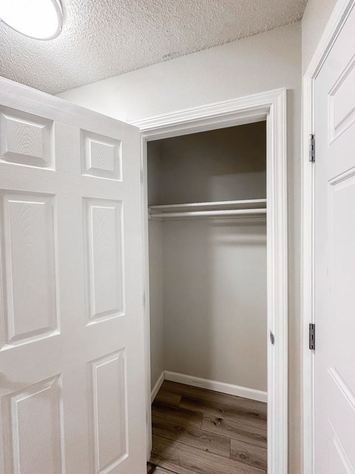 The Pines Apartments - Photo 4 of 28