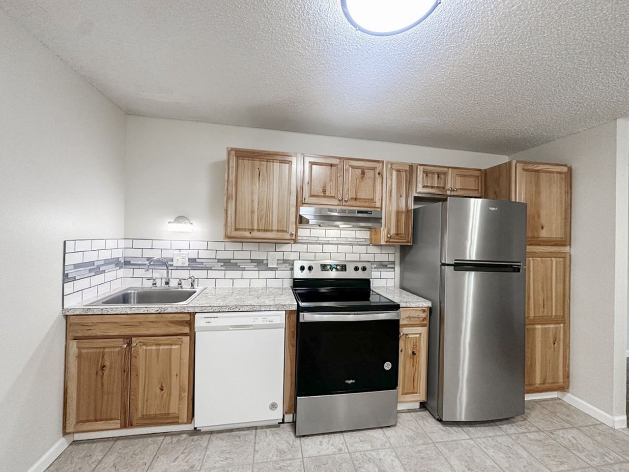 The Pines Apartments - Photo 5 of 28